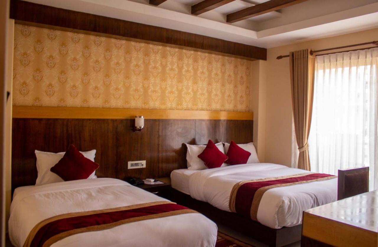 Hotel Silverline Pokhara Buitenkant foto