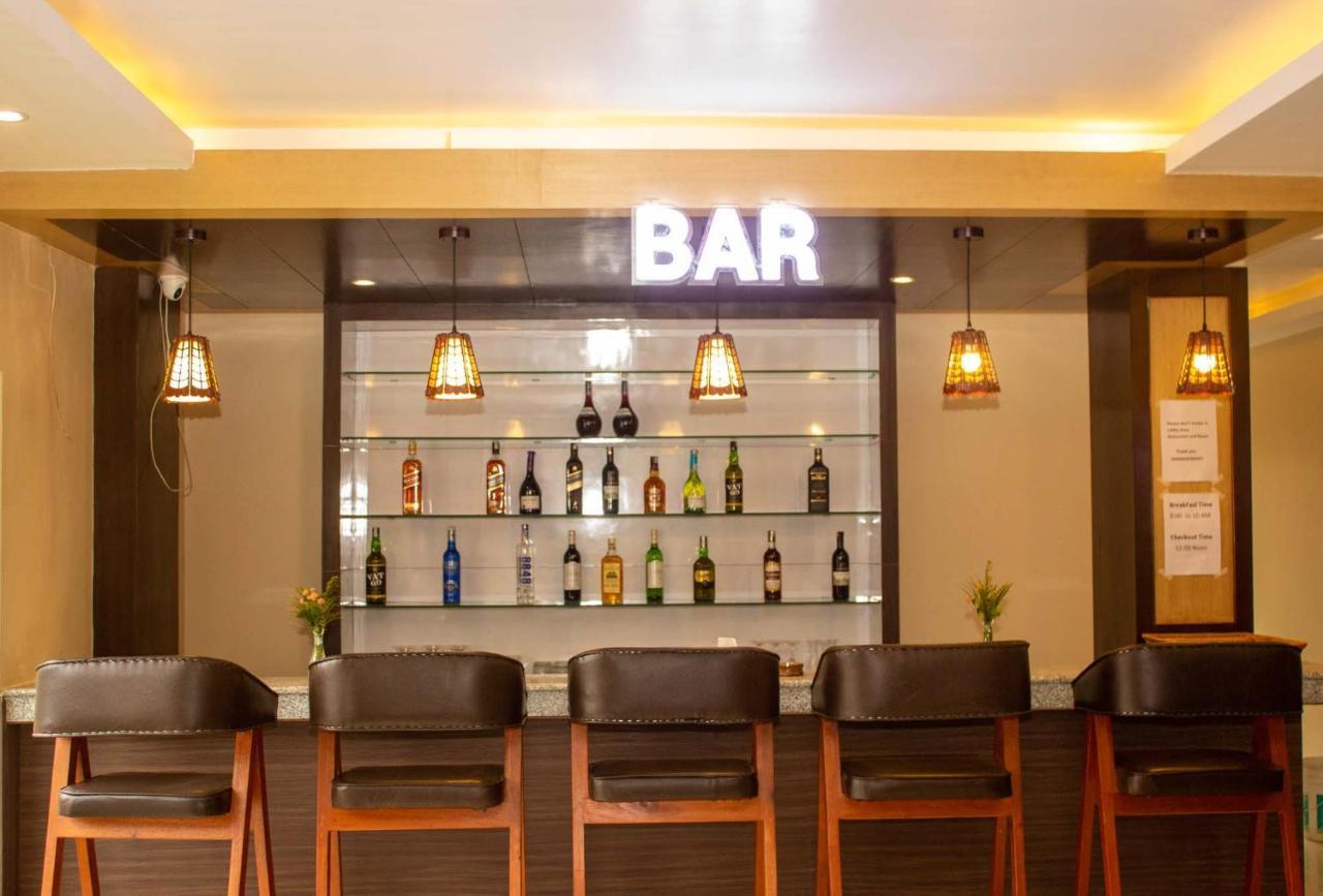 Hotel Silverline Pokhara Buitenkant foto