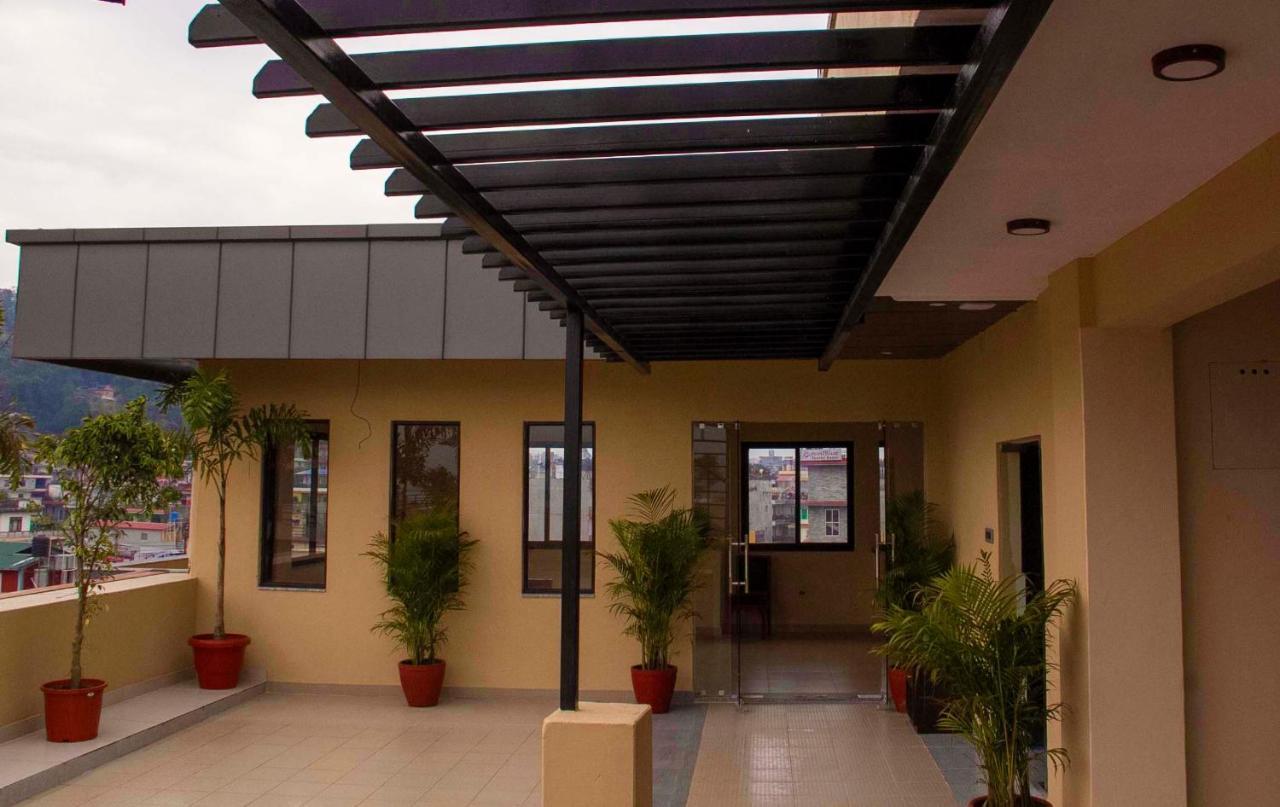 Hotel Silverline Pokhara Buitenkant foto