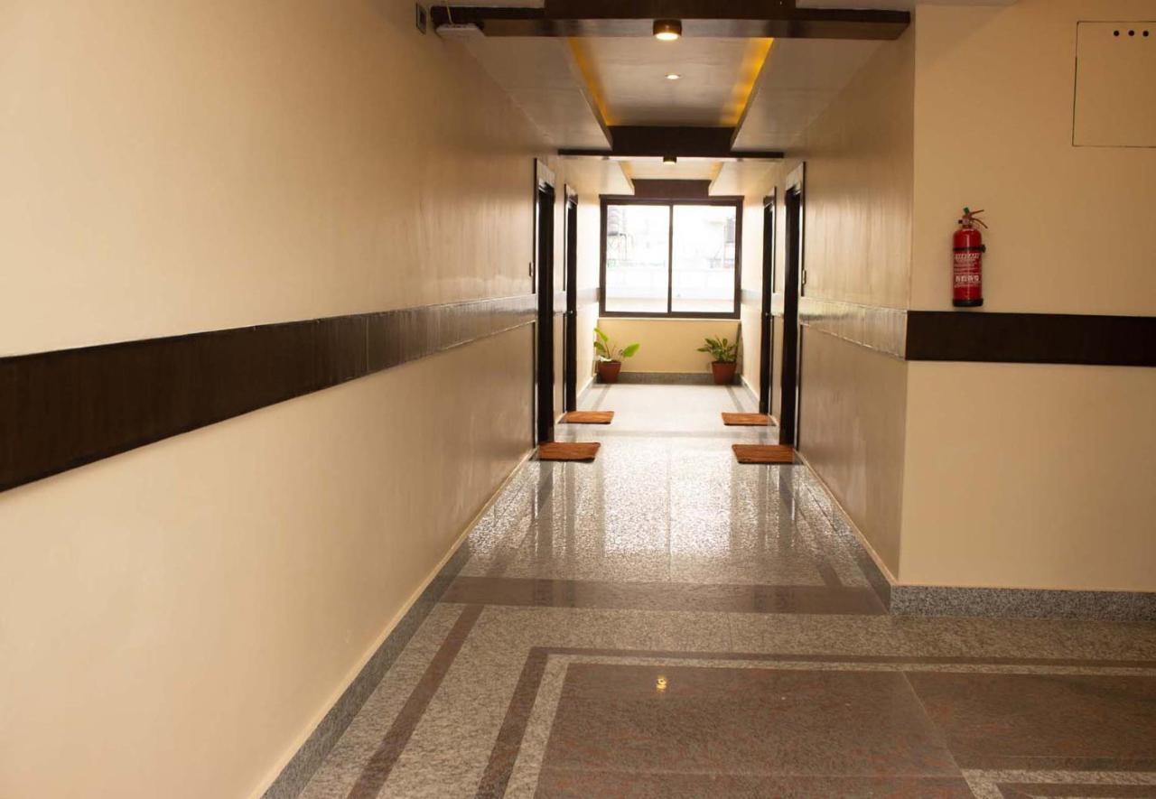 Hotel Silverline Pokhara Buitenkant foto