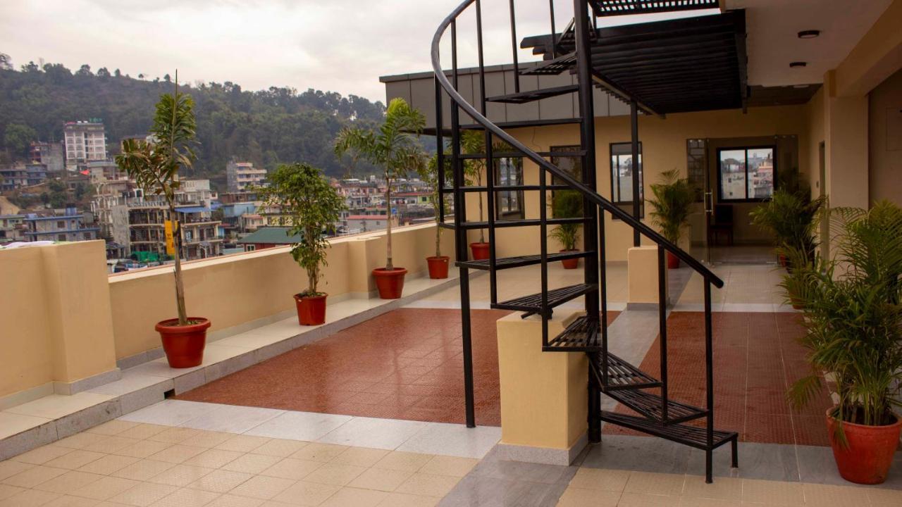 Hotel Silverline Pokhara Buitenkant foto