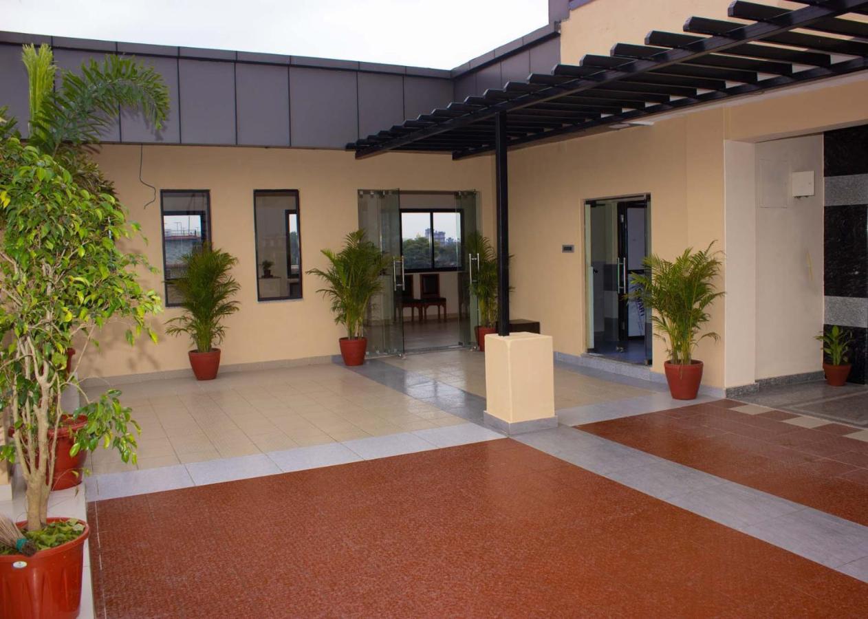 Hotel Silverline Pokhara Buitenkant foto