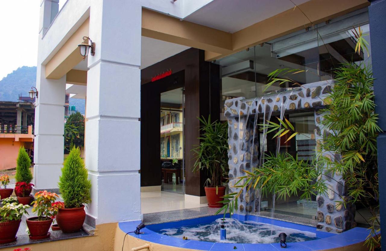 Hotel Silverline Pokhara Buitenkant foto