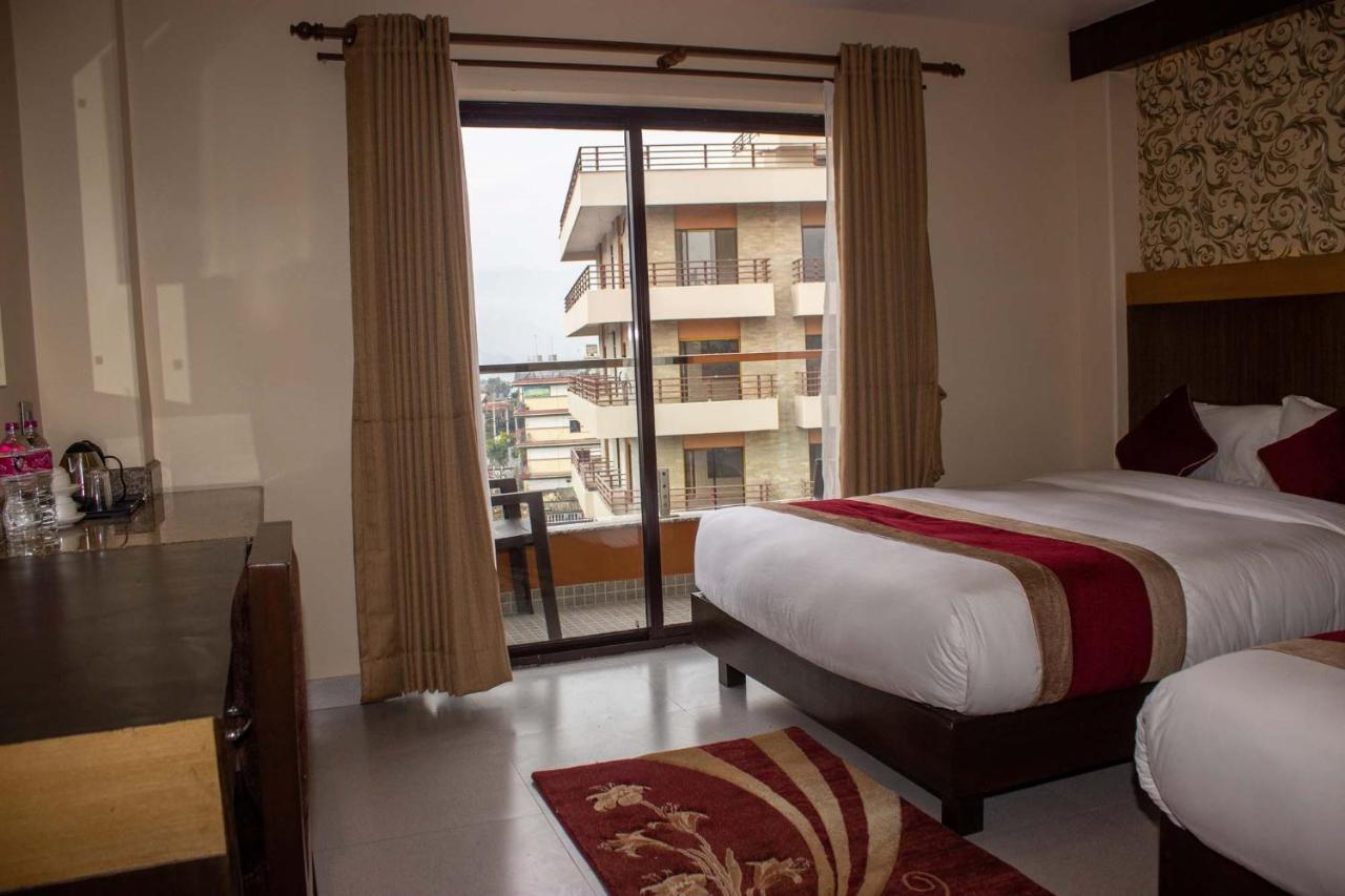 Hotel Silverline Pokhara Buitenkant foto