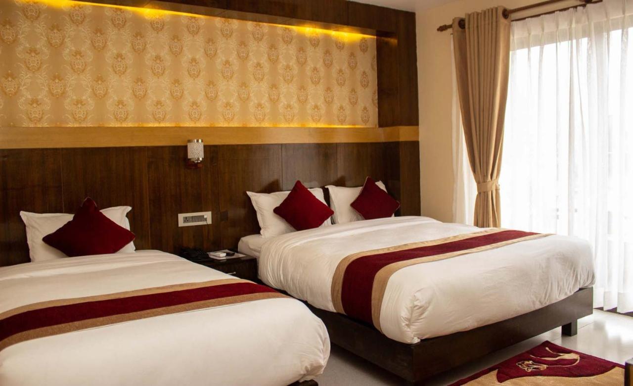 Hotel Silverline Pokhara Buitenkant foto