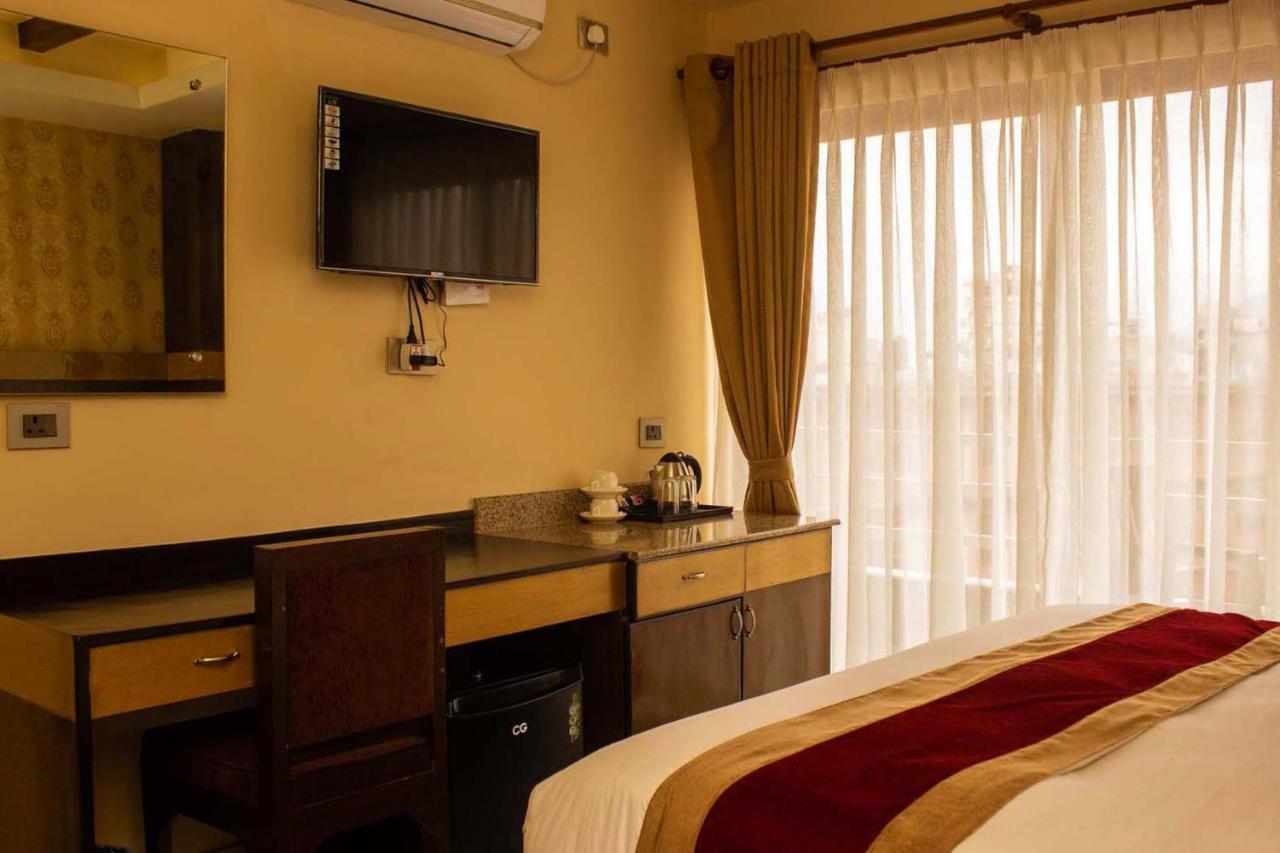 Hotel Silverline Pokhara Buitenkant foto