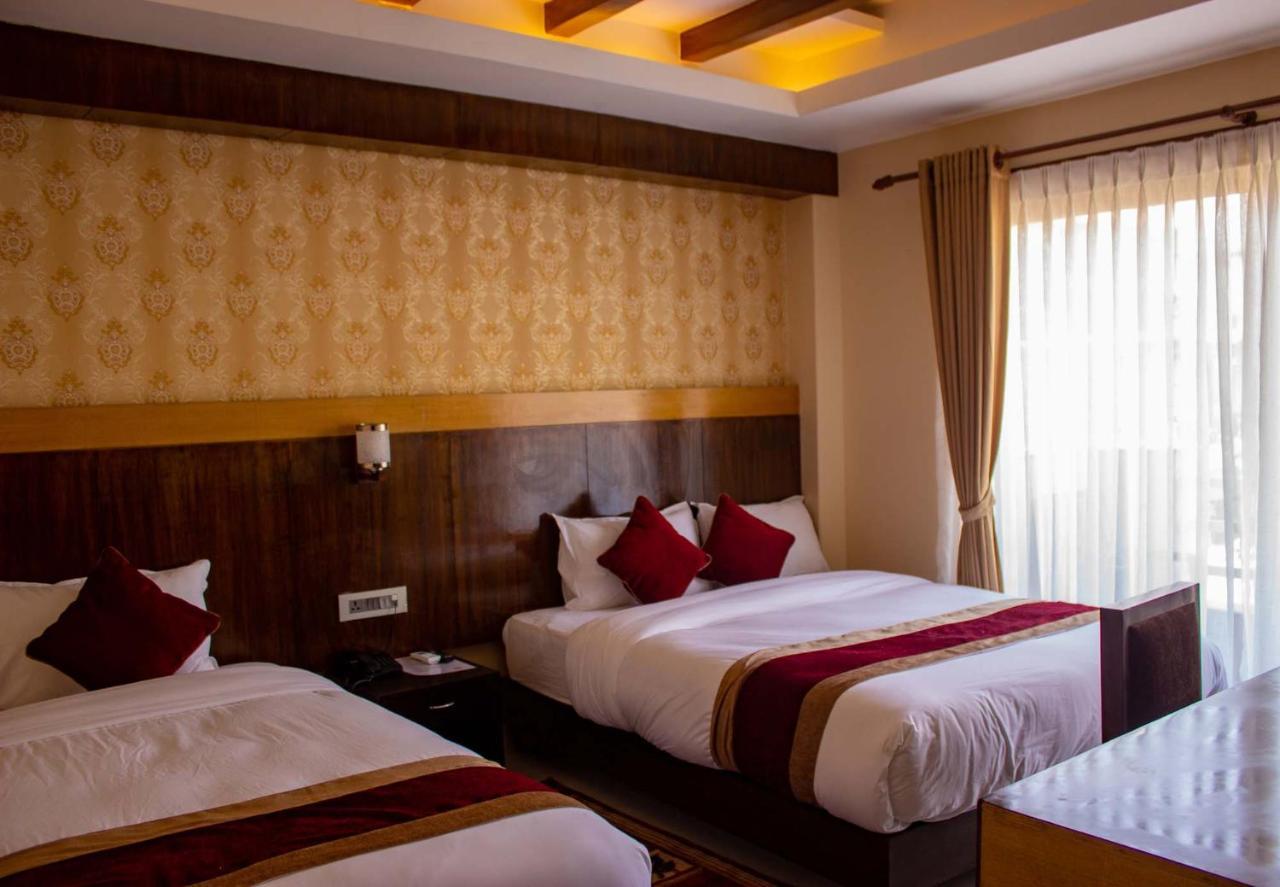 Hotel Silverline Pokhara Buitenkant foto